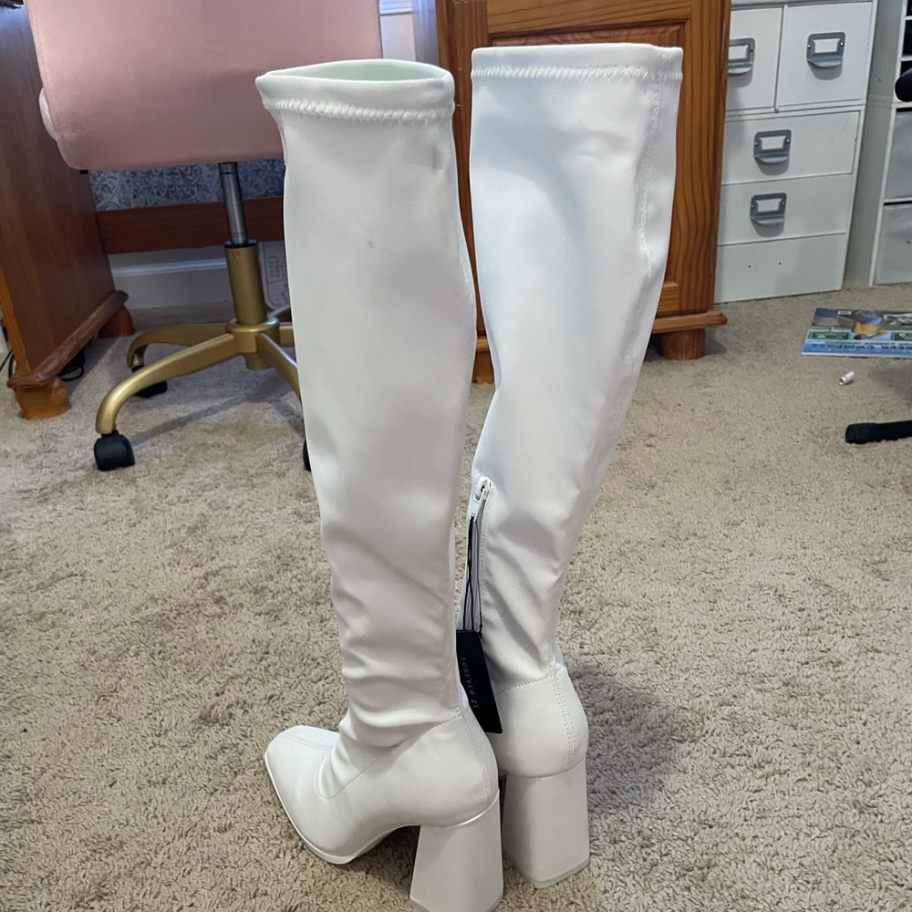 NWT Forever 21 heeled knee high boots!!!